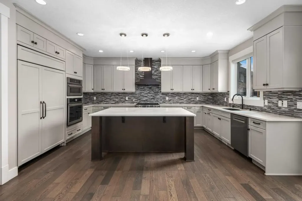 45 Rockcliff Heights NW Calgary AB T3G 0C7