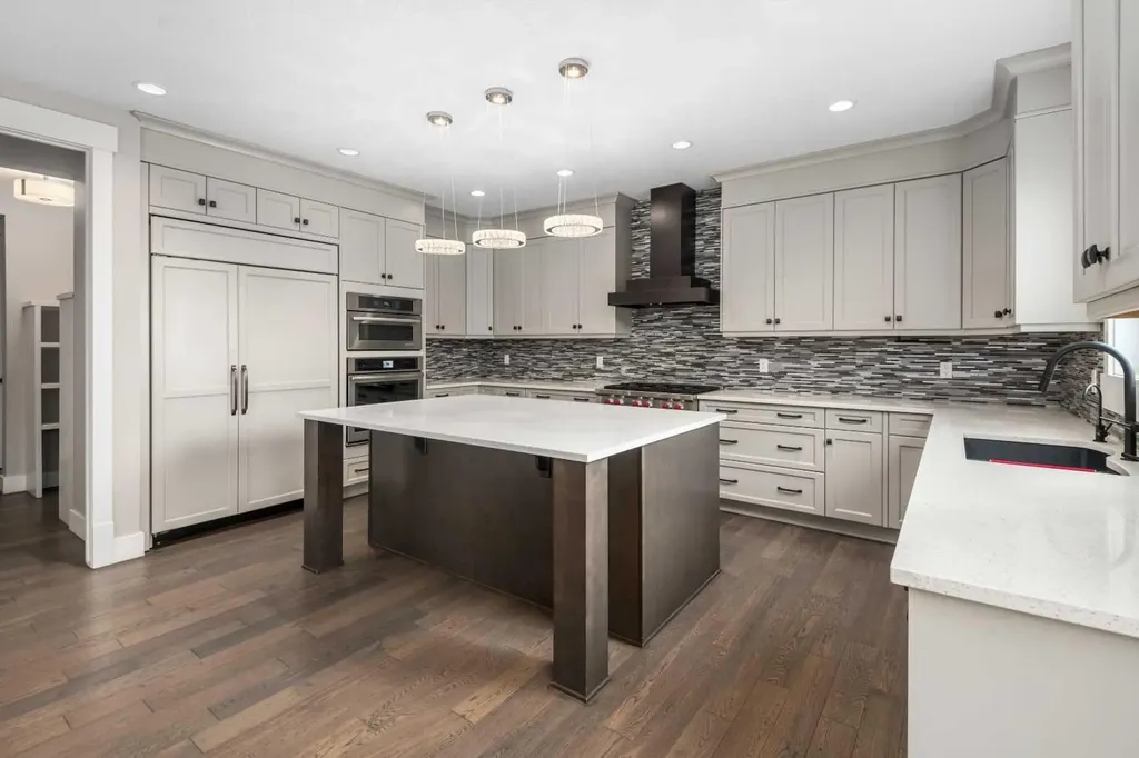 45 Rockcliff Heights NW Calgary AB T3G 0C7