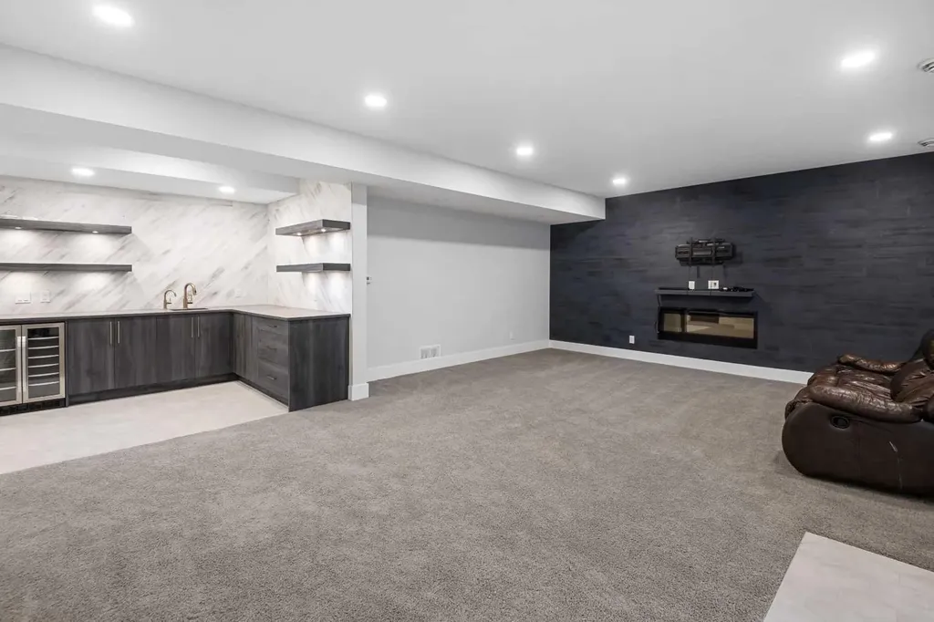 45 Rockcliff Heights NW Calgary AB T3G 0C7