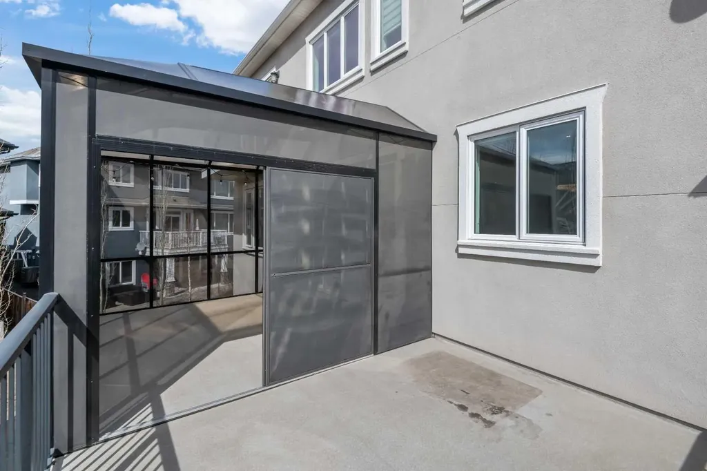 45 Rockcliff Heights NW Calgary AB T3G 0C7