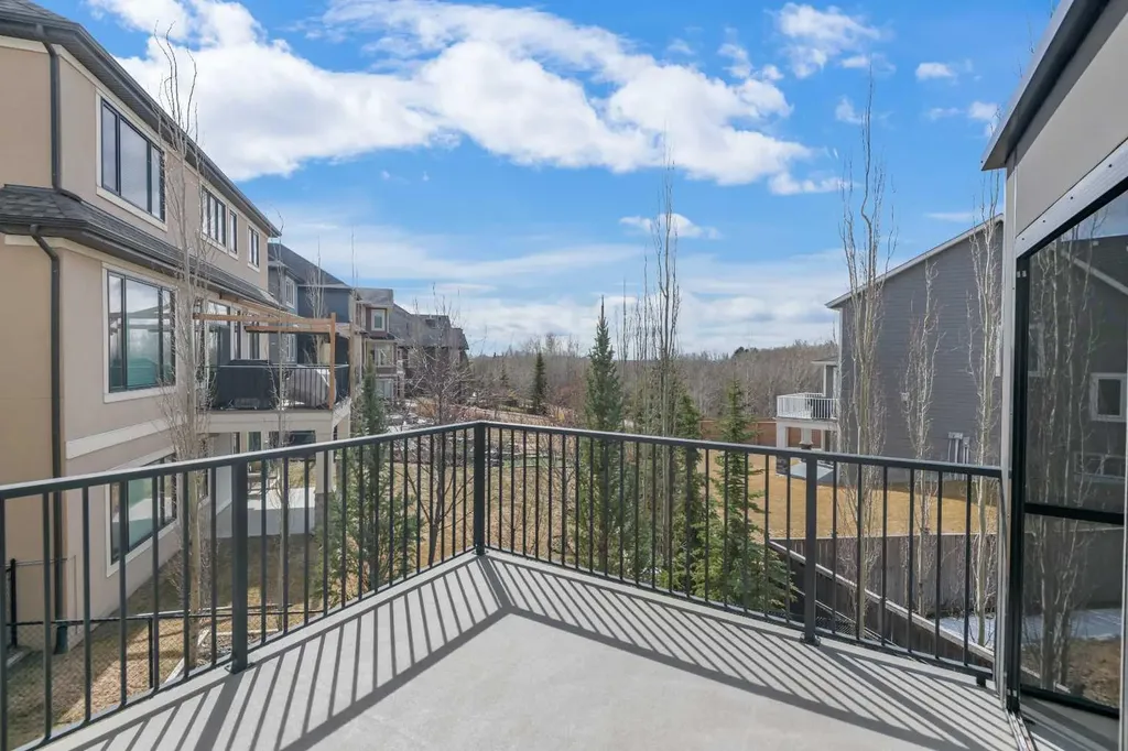 45 Rockcliff Heights NW Calgary AB T3G 0C7