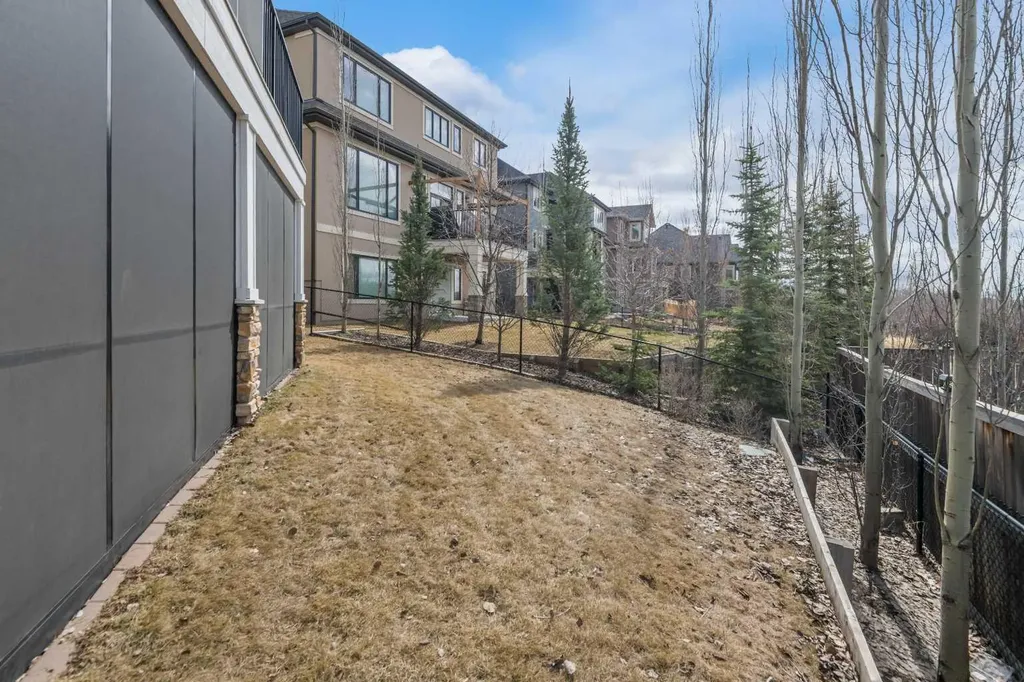 45 Rockcliff Heights NW Calgary AB T3G 0C7