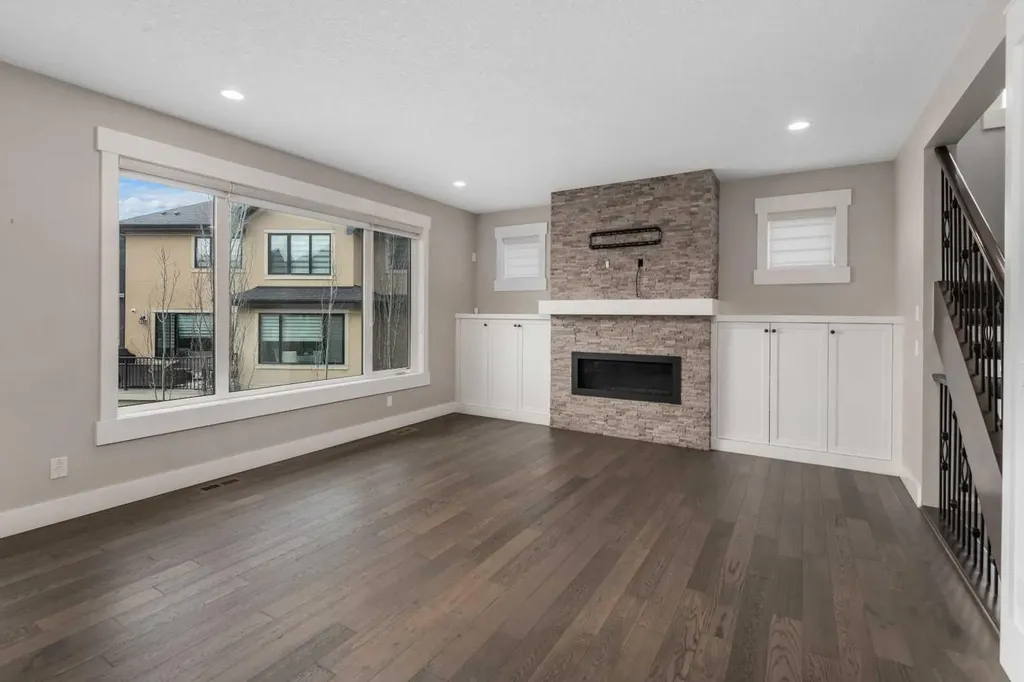 45 Rockcliff Heights NW Calgary AB T3G 0C7