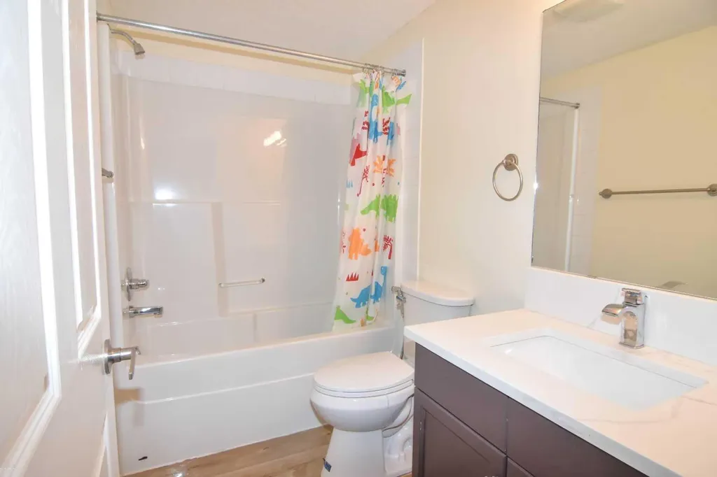 2022 Canyon Meadows Drive SE Calgary AB T2J 7H1