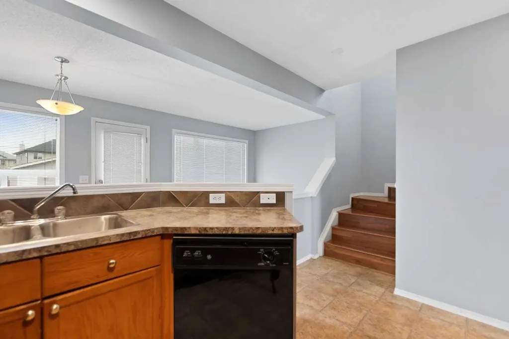 116 Saddlebrook Common NE Calgary AB T3J 5M4