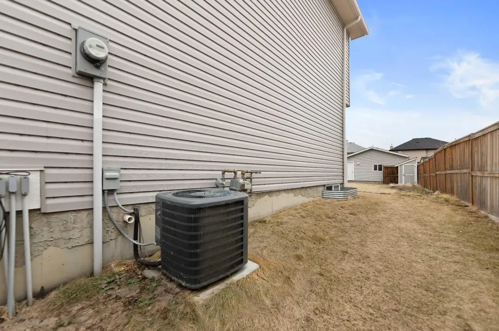 116 Saddlebrook Common NE Calgary AB T3J 5M4