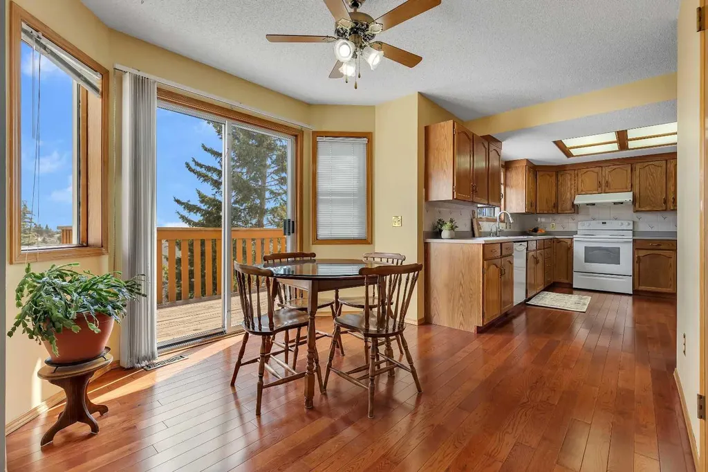 2856 Signal Hill Heights SW Calgary AB T3H 2M6