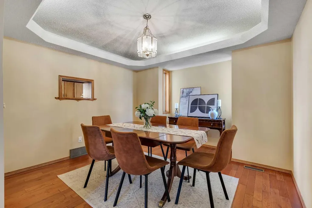 2856 Signal Hill Heights SW Calgary AB T3H 2M6