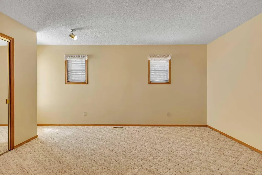 2856 Signal Hill Heights SW Calgary AB T3H 2M6