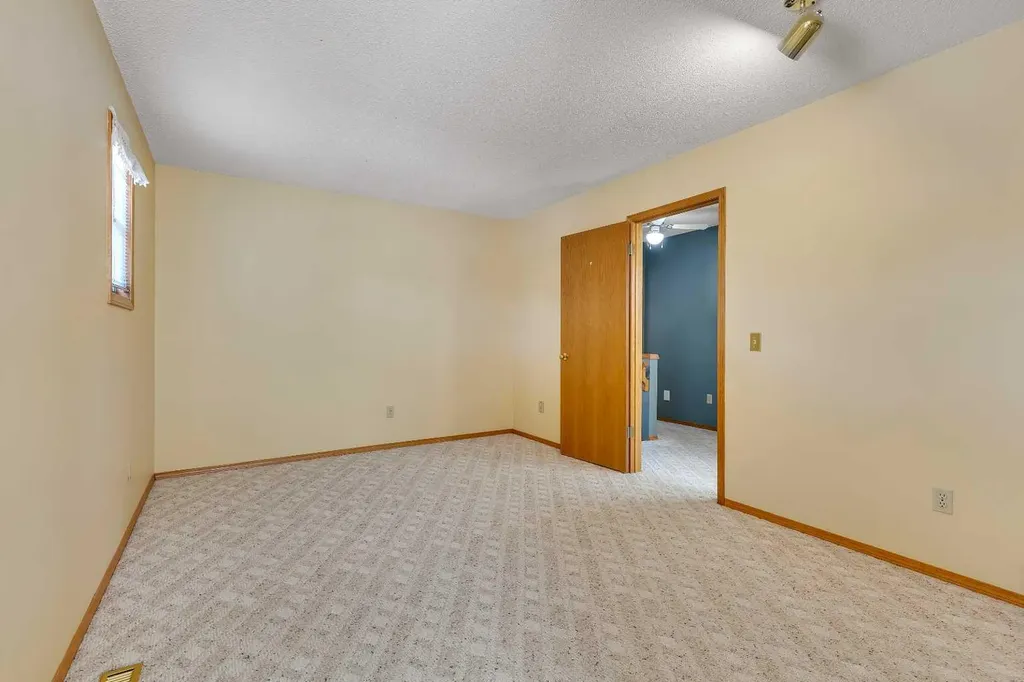 2856 Signal Hill Heights SW Calgary AB T3H 2M6