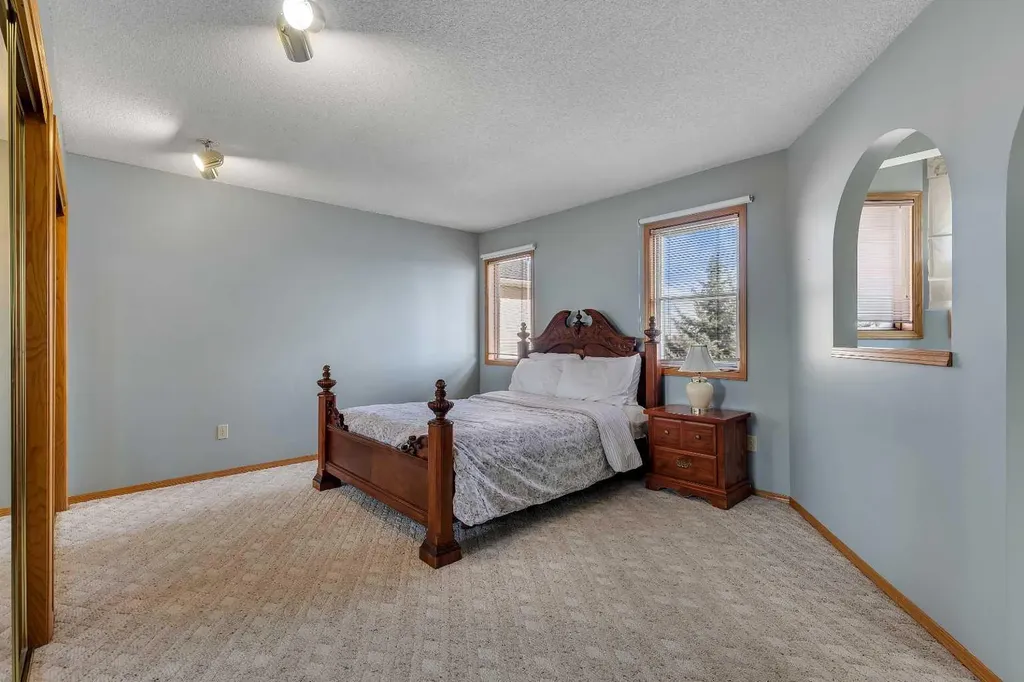2856 Signal Hill Heights SW Calgary AB T3H 2M6
