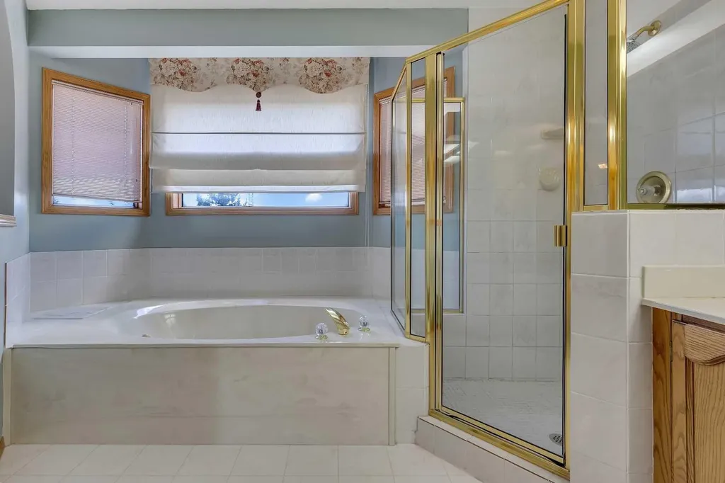 2856 Signal Hill Heights SW Calgary AB T3H 2M6
