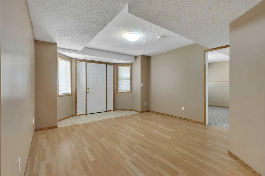 2856 Signal Hill Heights SW Calgary AB T3H 2M6