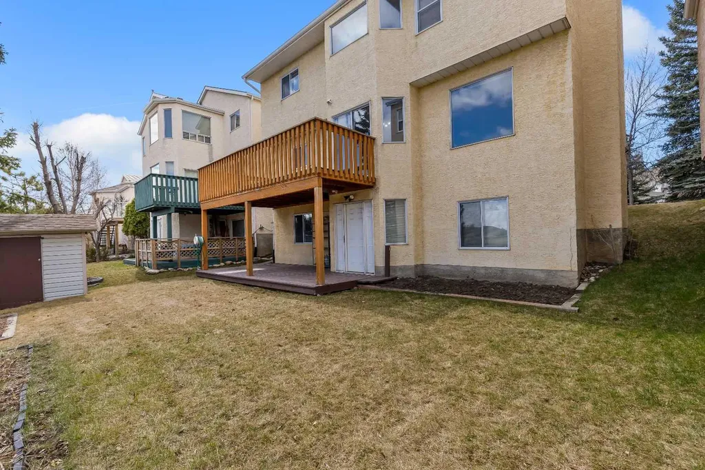 2856 Signal Hill Heights SW Calgary AB T3H 2M6