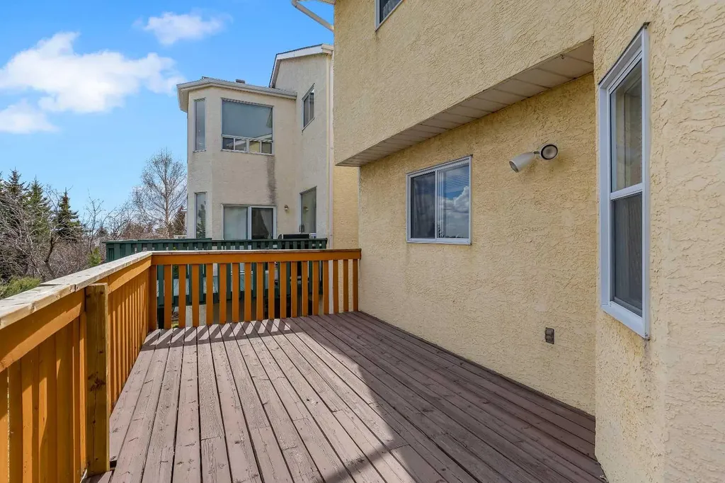 2856 Signal Hill Heights SW Calgary AB T3H 2M6