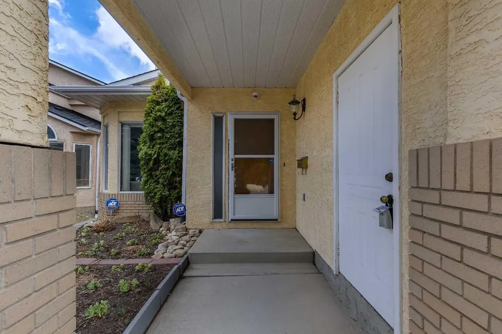 2856 Signal Hill Heights SW Calgary AB T3H 2M6