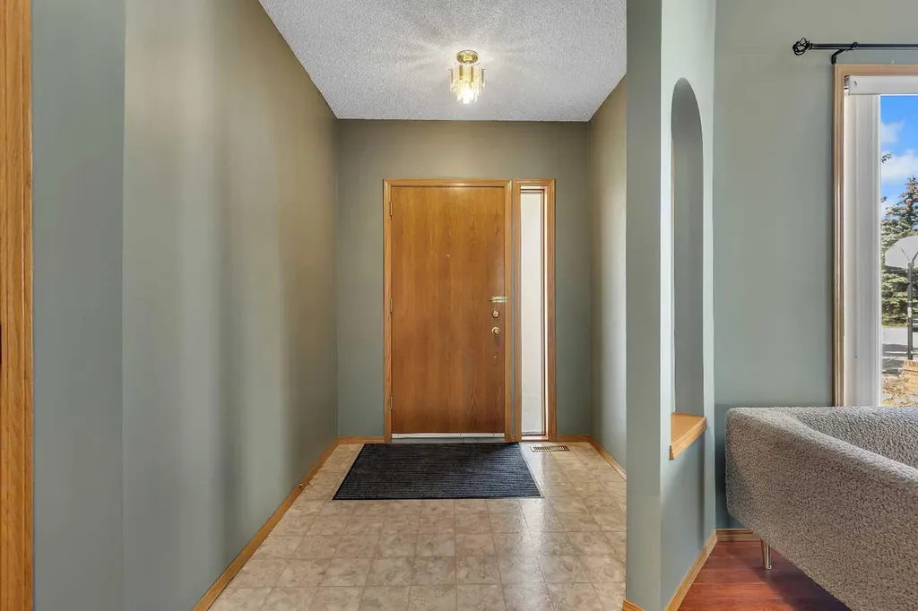 2856 Signal Hill Heights SW Calgary AB T3H 2M6