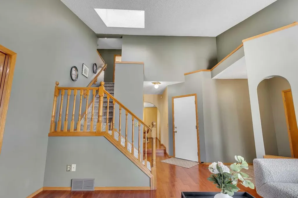 2856 Signal Hill Heights SW Calgary AB T3H 2M6