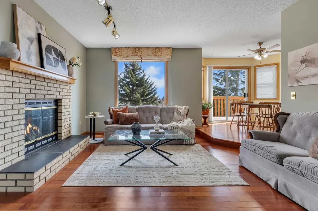 2856 Signal Hill Heights SW Calgary AB T3H 2M6