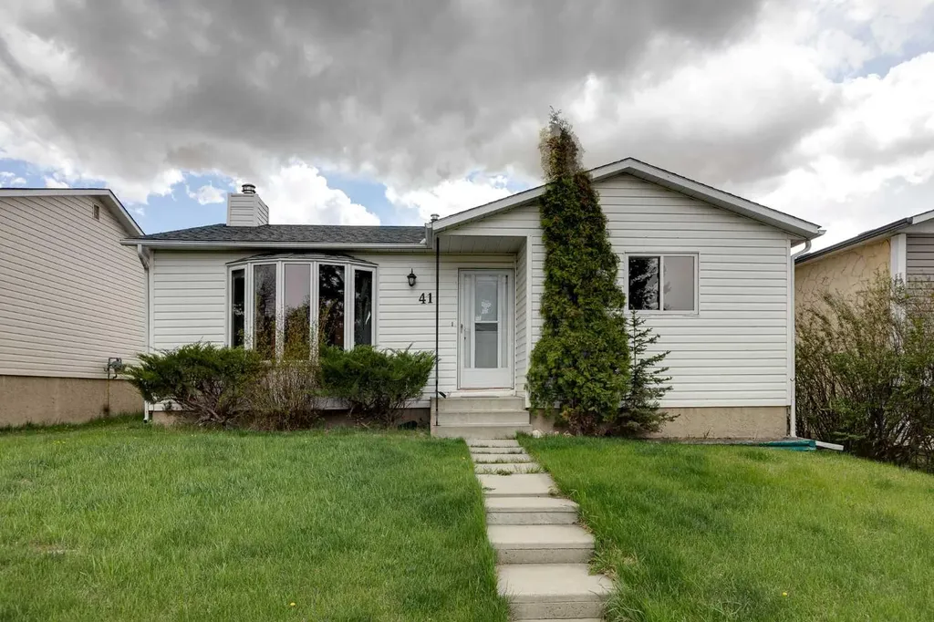 41 Alpine Crescent SE Airdrie AB T4B 1K9