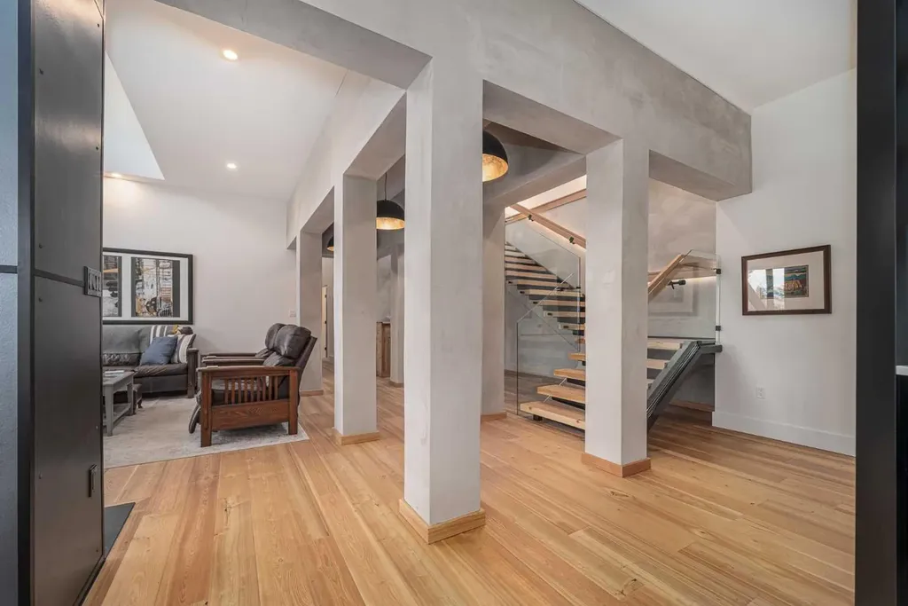 8938 24 Avenue Coleman AB T0K 0M0