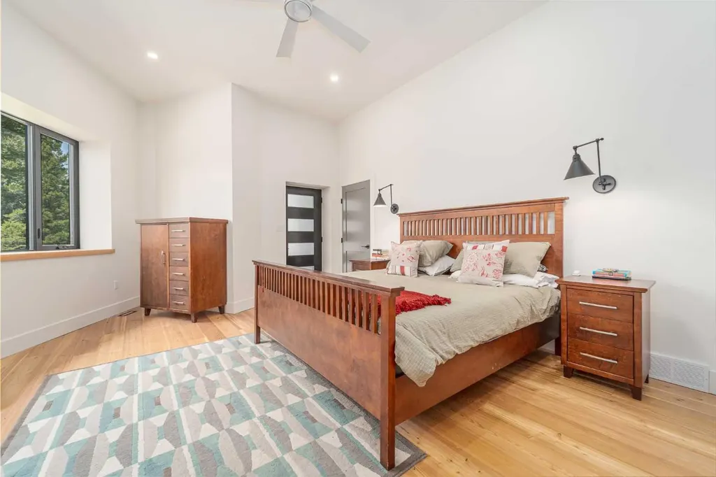8938 24 Avenue Coleman AB T0K 0M0