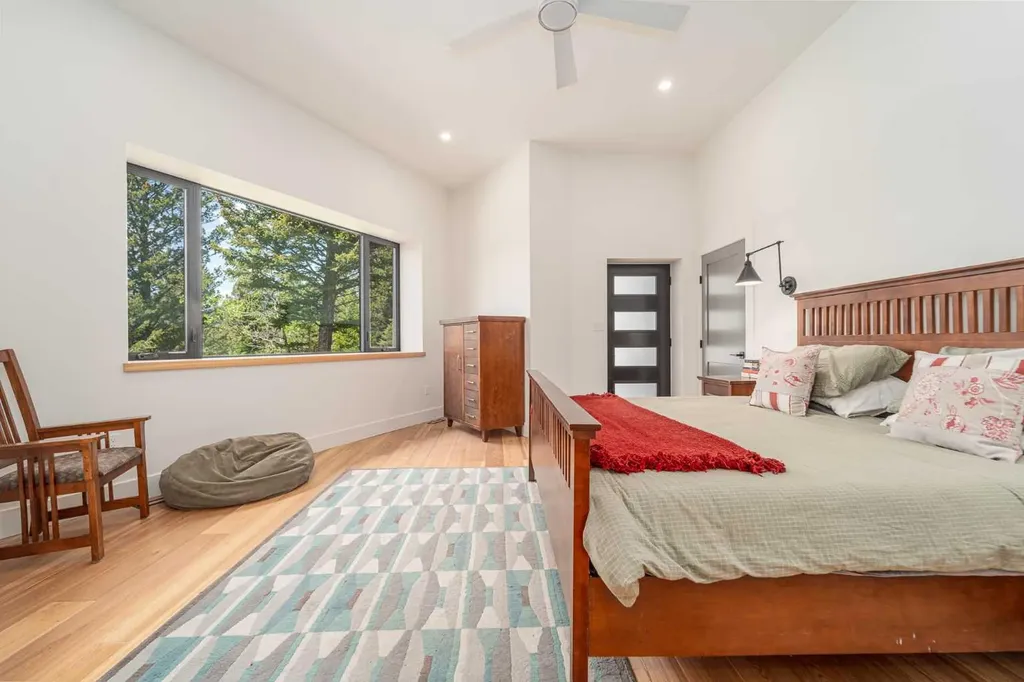 8938 24 Avenue Coleman AB T0K 0M0