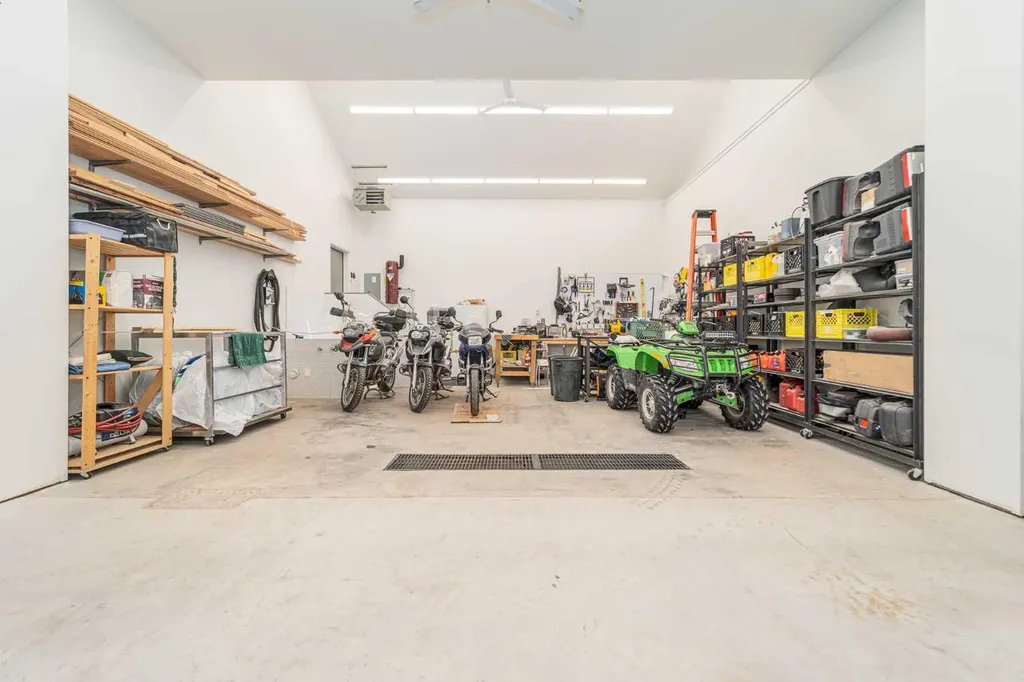 8938 24 Avenue Coleman AB T0K 0M0