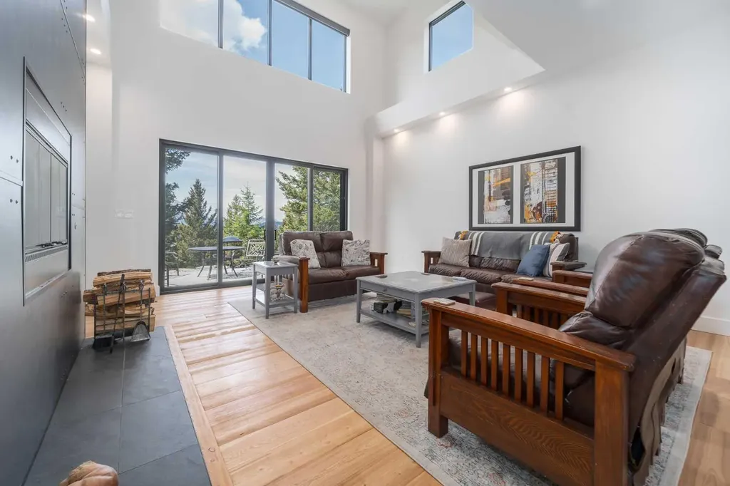 8938 24 Avenue Coleman AB T0K 0M0