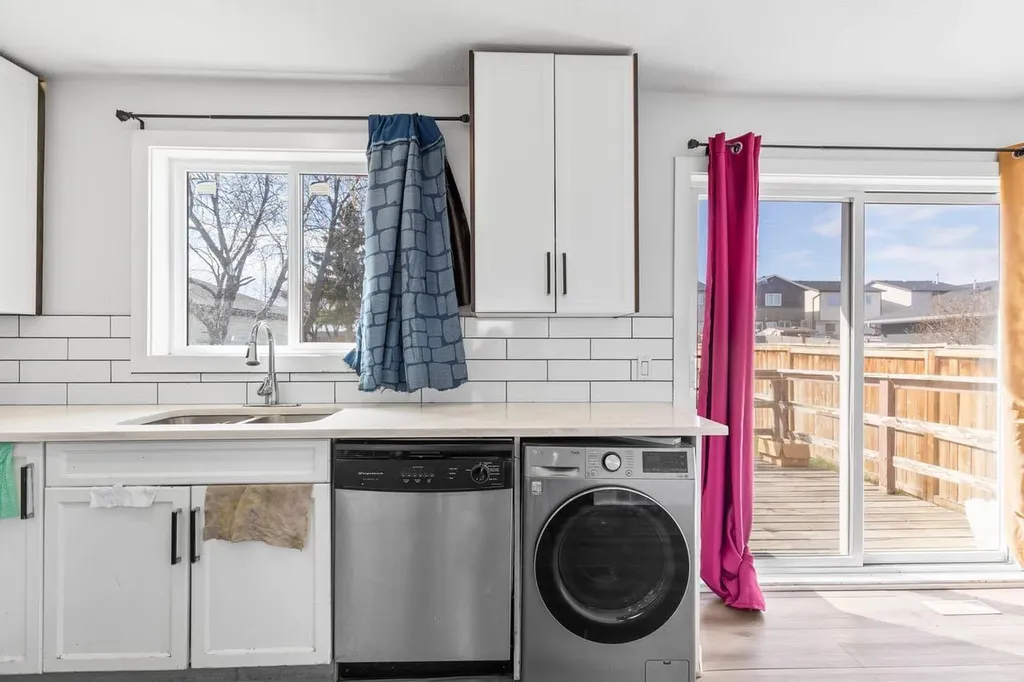 13 Martindale Boulevard NE Calgary AB t3j2t8