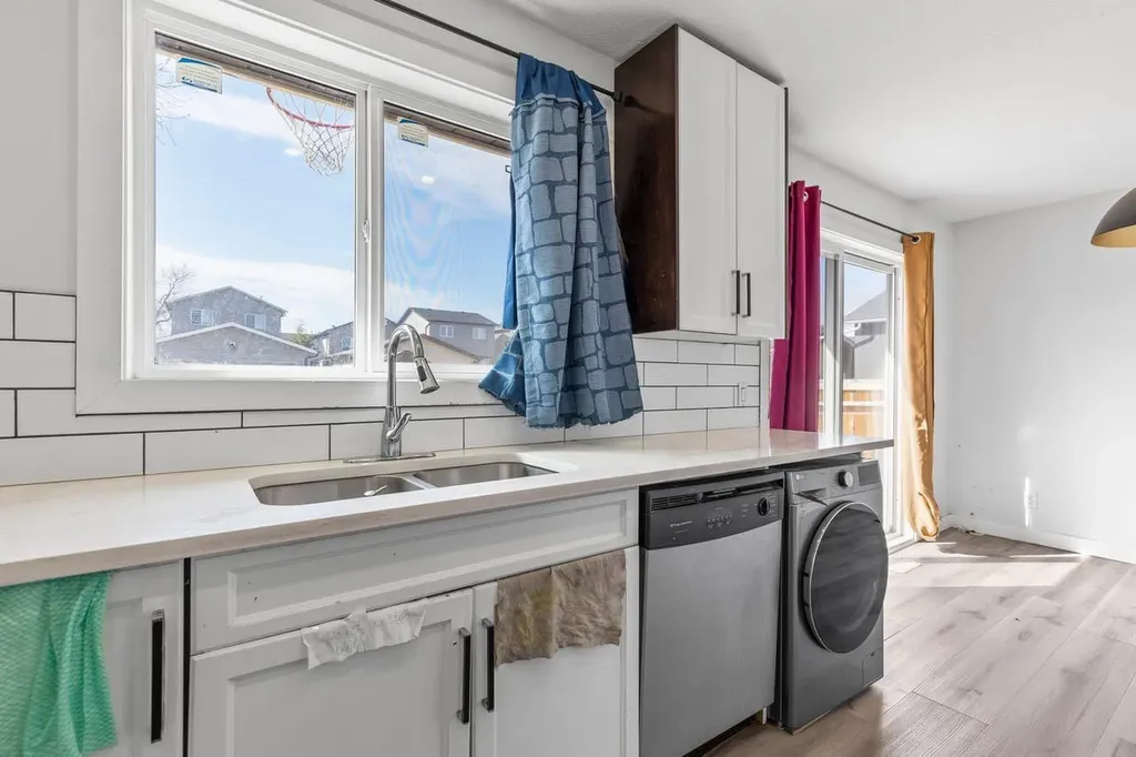 13 Martindale Boulevard NE Calgary AB t3j2t8