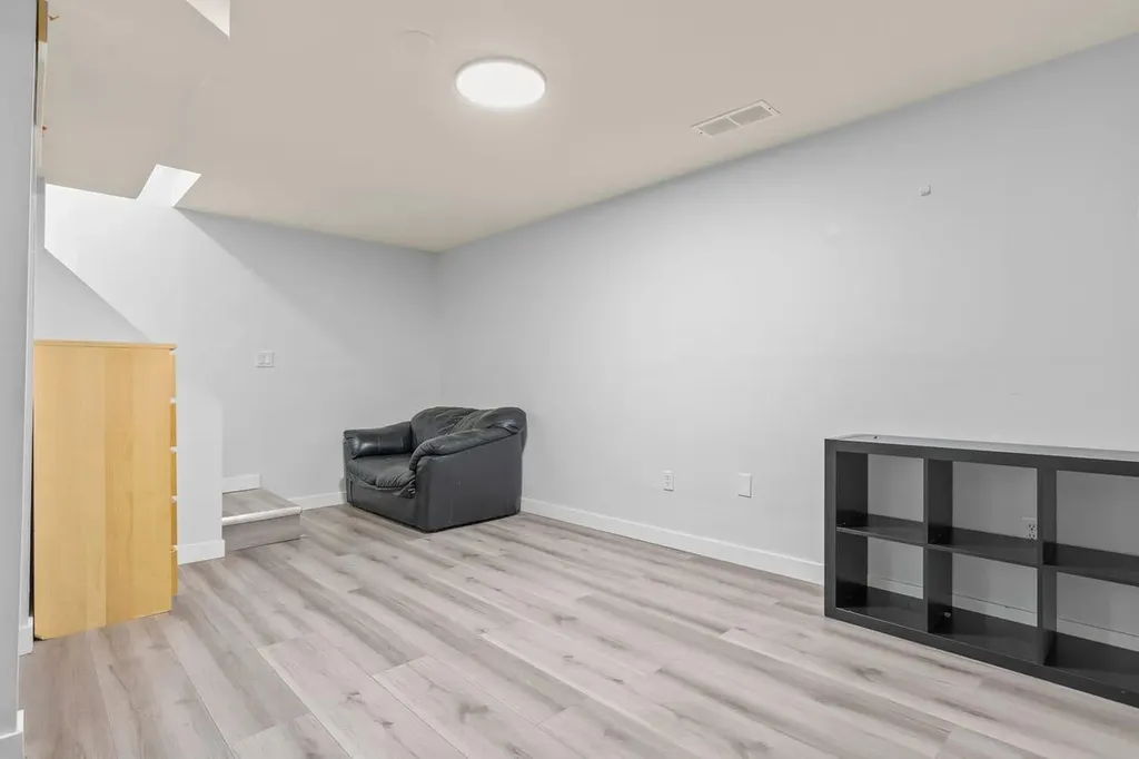13 Martindale Boulevard NE Calgary AB t3j2t8