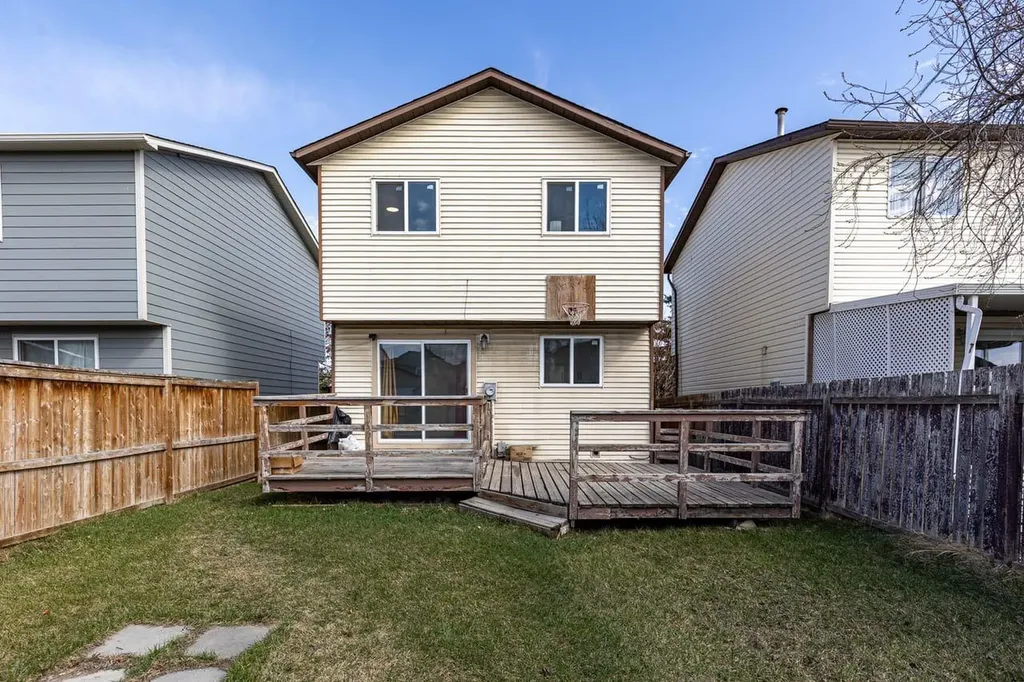 13 Martindale Boulevard NE Calgary AB t3j2t8