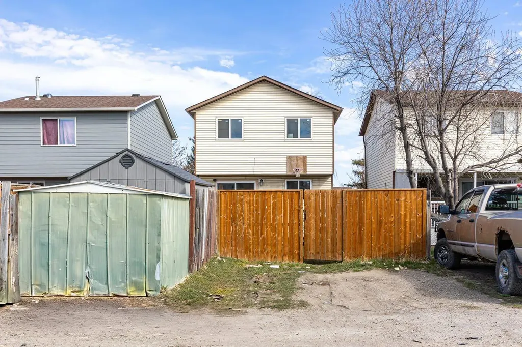 13 Martindale Boulevard NE Calgary AB t3j2t8