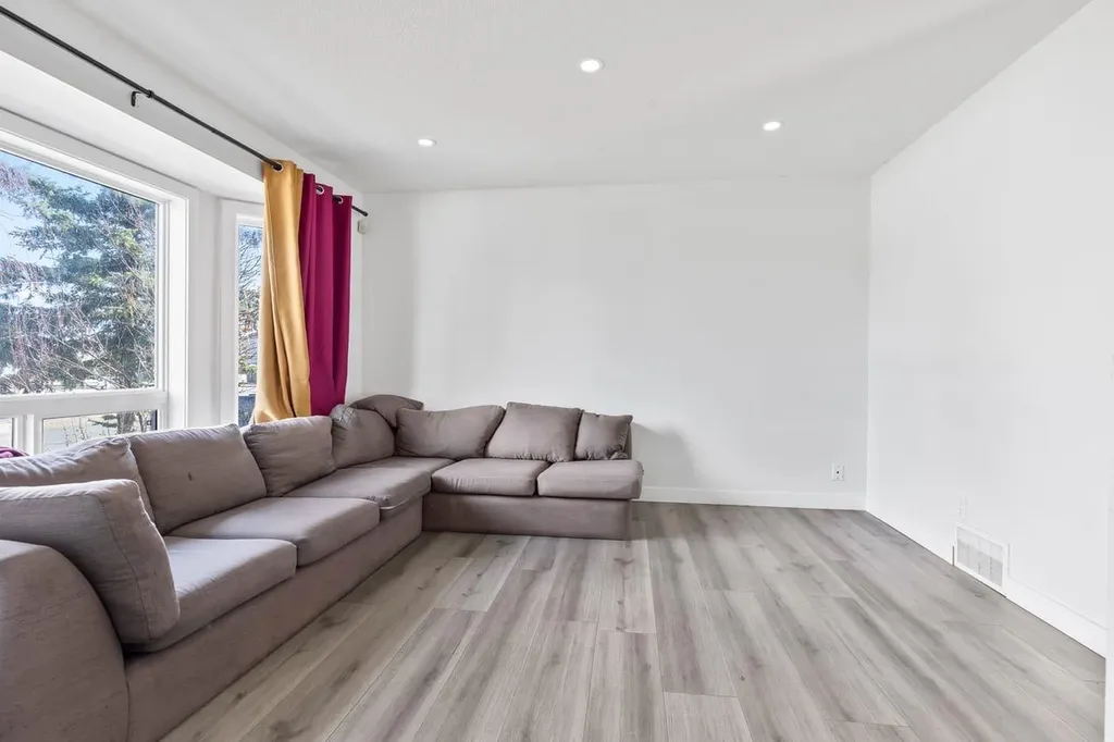 13 Martindale Boulevard NE Calgary AB t3j2t8