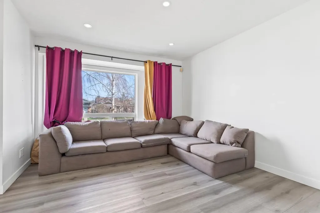 13 Martindale Boulevard NE Calgary AB t3j2t8