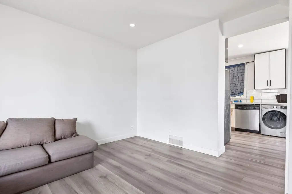 13 Martindale Boulevard NE Calgary AB t3j2t8