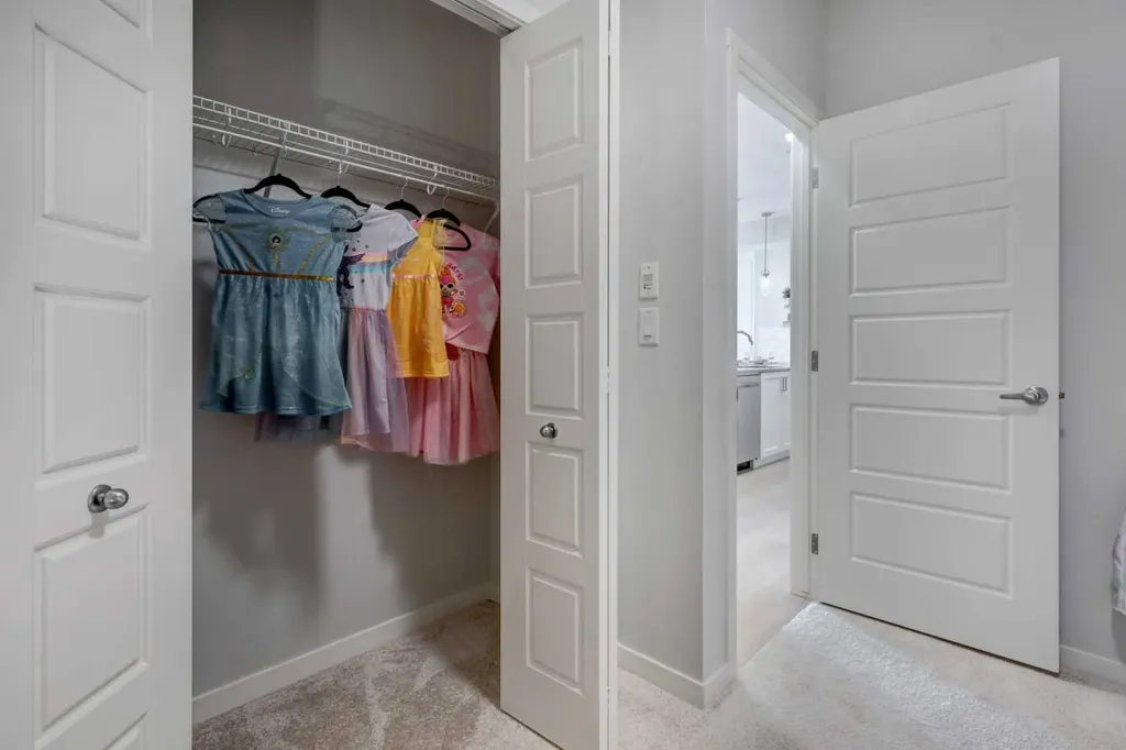 15126 37 Street SW Calgary AB T2Y 0R7