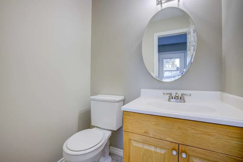 171 Erin Woods Drive SE Calgary AB T2B 2V7