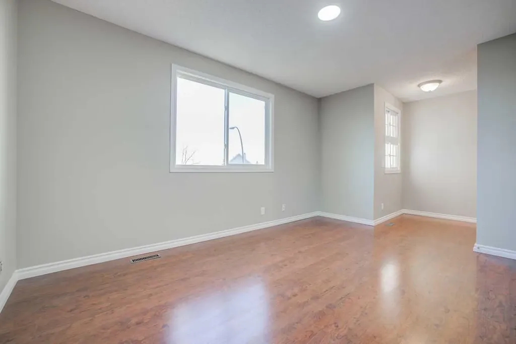 171 Erin Woods Drive SE Calgary AB T2B 2V7