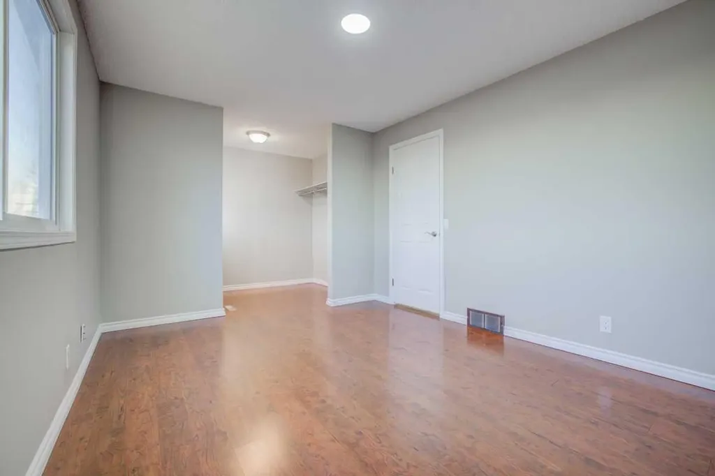 171 Erin Woods Drive SE Calgary AB T2B 2V7