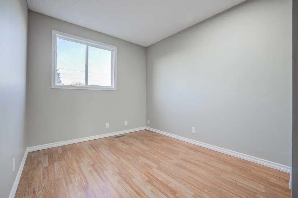 171 Erin Woods Drive SE Calgary AB T2B 2V7