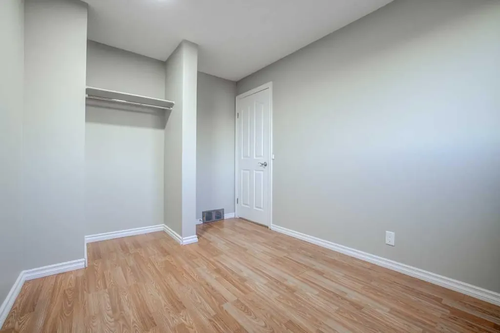 171 Erin Woods Drive SE Calgary AB T2B 2V7