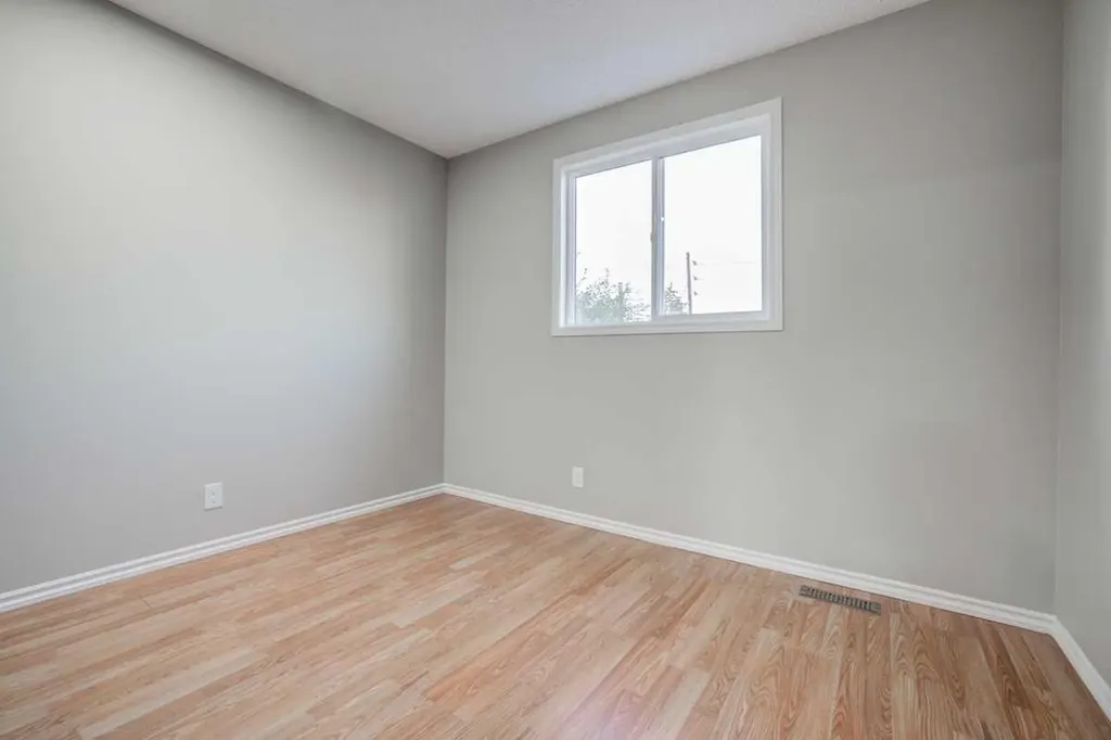 171 Erin Woods Drive SE Calgary AB T2B 2V7