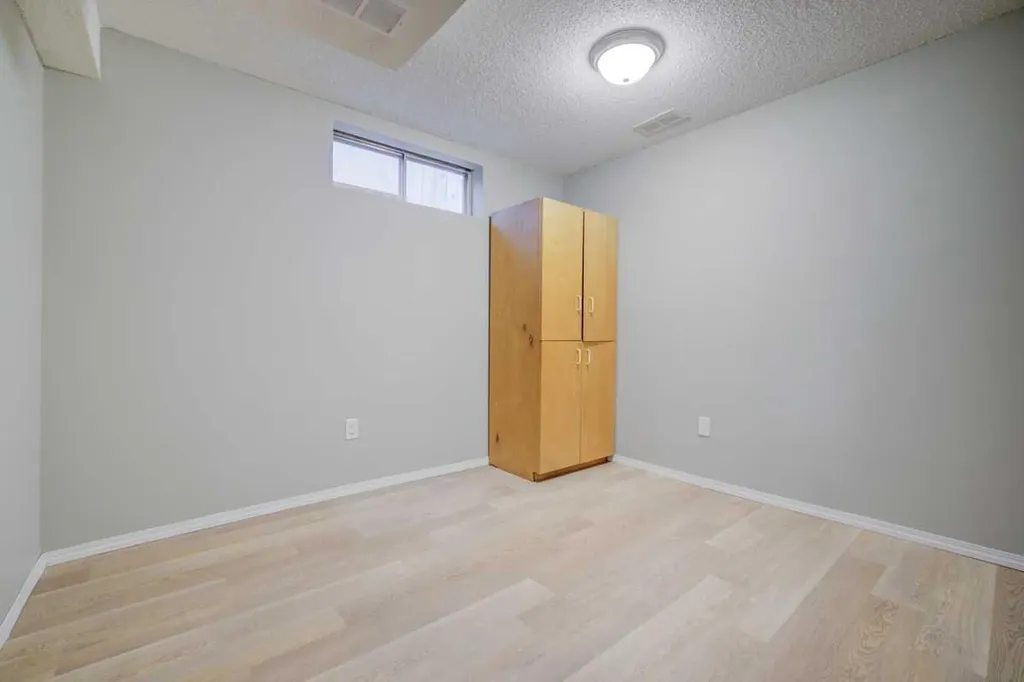 171 Erin Woods Drive SE Calgary AB T2B 2V7