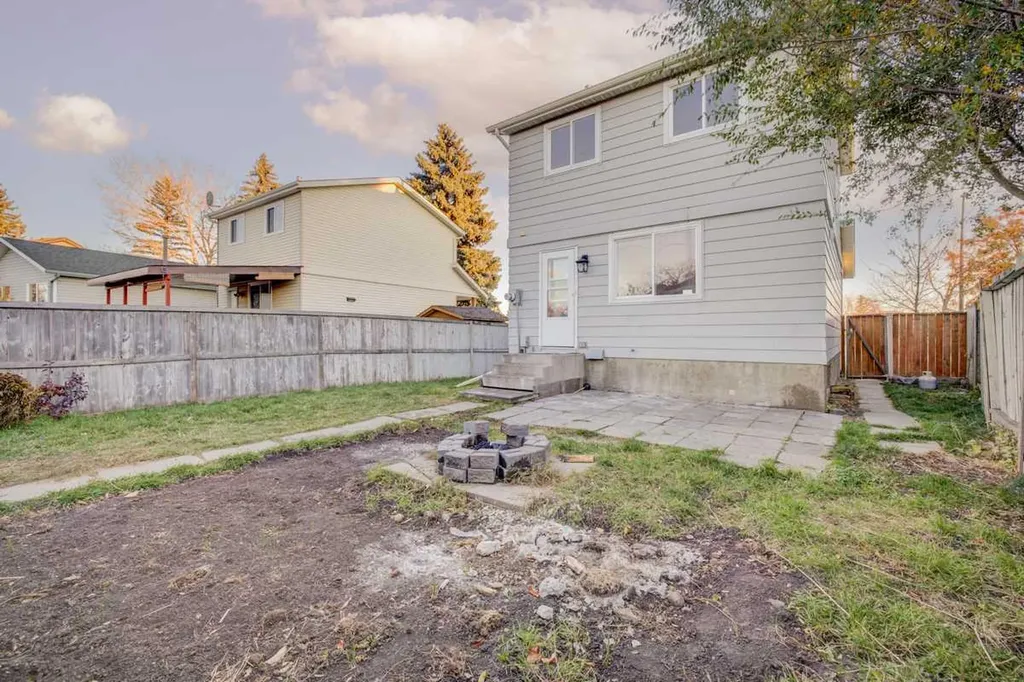 171 Erin Woods Drive SE Calgary AB T2B 2V7