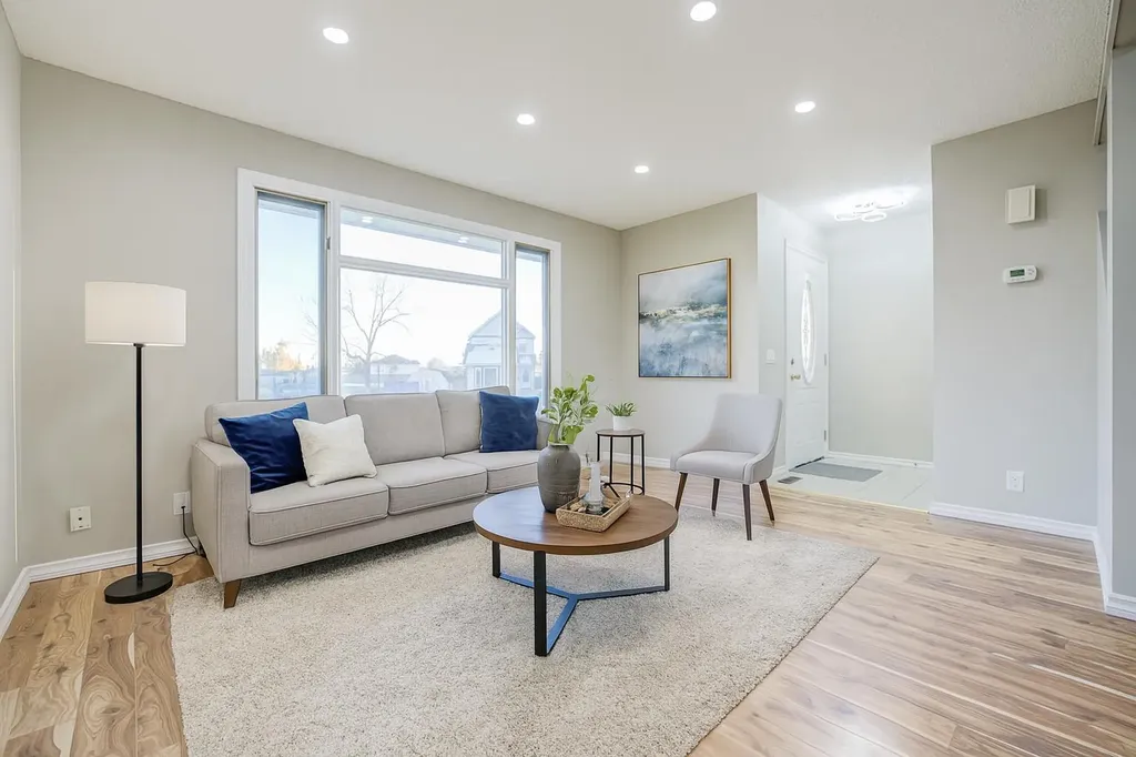 171 Erin Woods Drive SE Calgary AB T2B 2V7