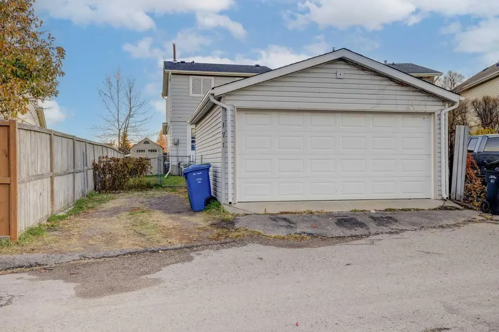 171 Erin Woods Drive SE Calgary AB T2B 2V7