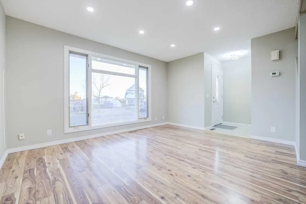 171 Erin Woods Drive SE Calgary AB T2B 2V7