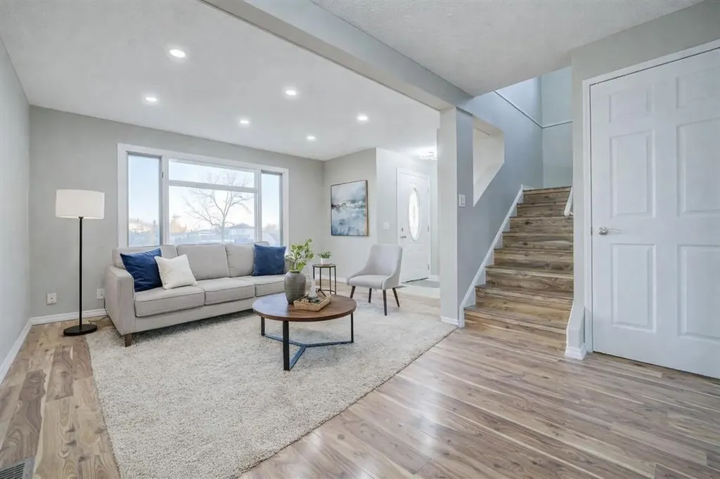 171 Erin Woods Drive SE Calgary AB T2B 2V7